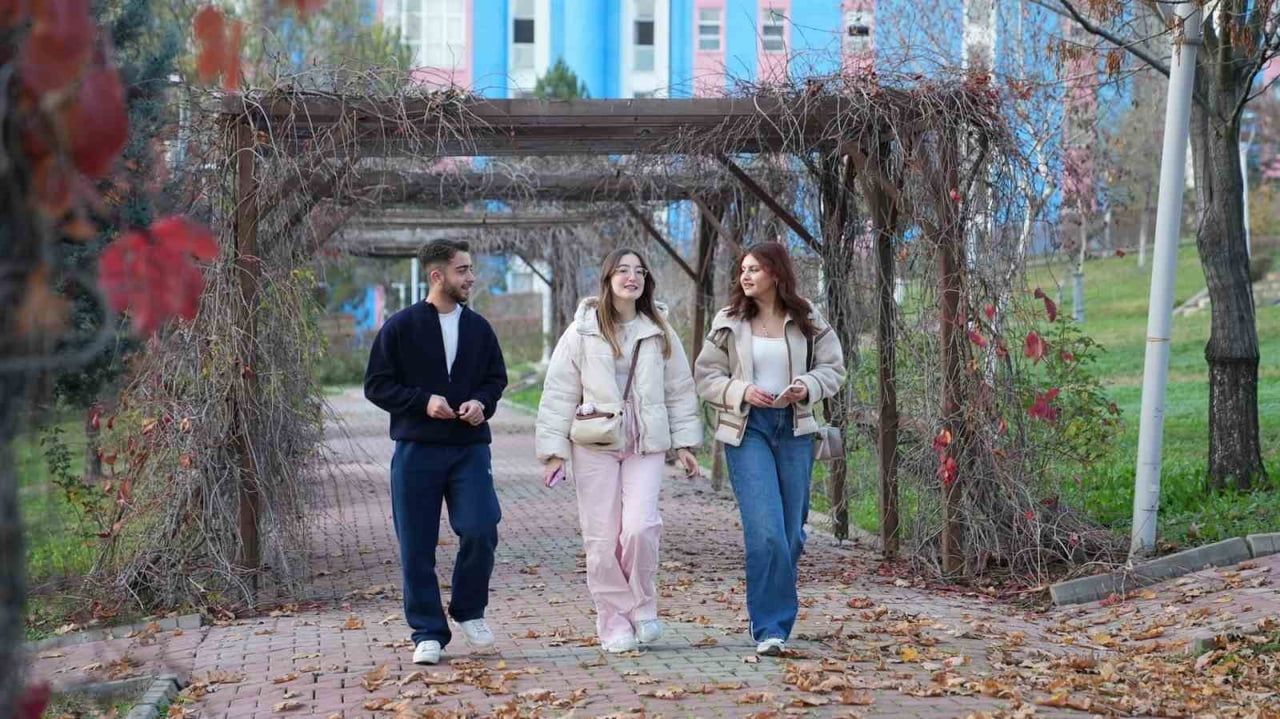 KARABÜK ÜNİVERSİTESİ (KBÜ), MODERN EĞİTİM ALTYAPISI, ARAŞTIRMA OLANAKLARI VE ÖĞRENCİ ODAKLI KAMPÜS...