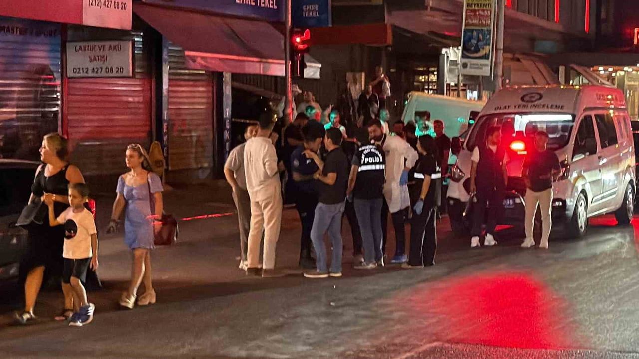 EYÜPSULTAN’DA MOTOSİKLETLİ 2 ŞÜPHELİNİN OTO GALERİYE DÜZENLEDİĞİ SİLAHLI SALDIRIDA 2’Sİ AĞIR 4...
