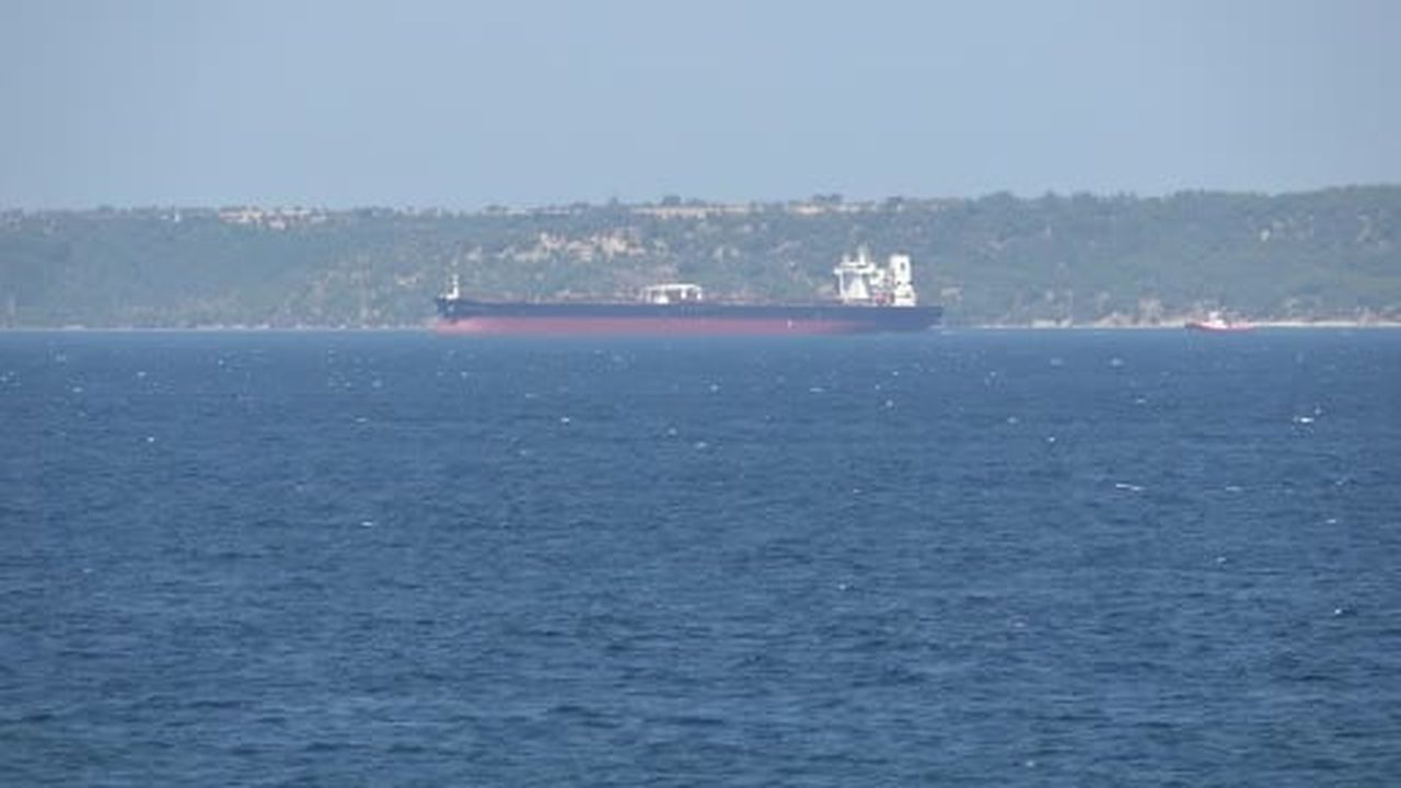 Boş ham petrol tankeri Çanakkale önlerinde dümen arızası yaptı