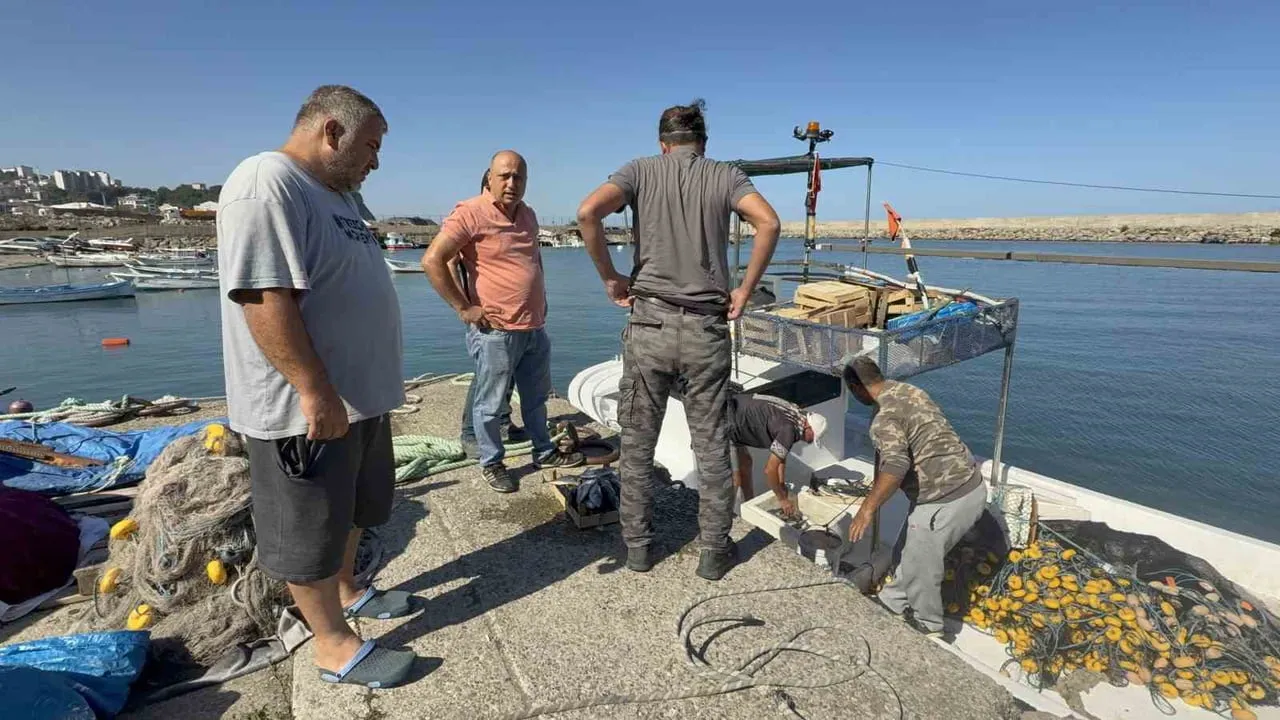 KENT GENELİNDEKİ KÜÇÜK BALIKÇI TEKNELERİ TARAFINDAN YAKLAŞIK 5 BİN KASA PALAMUT AVLANDI.