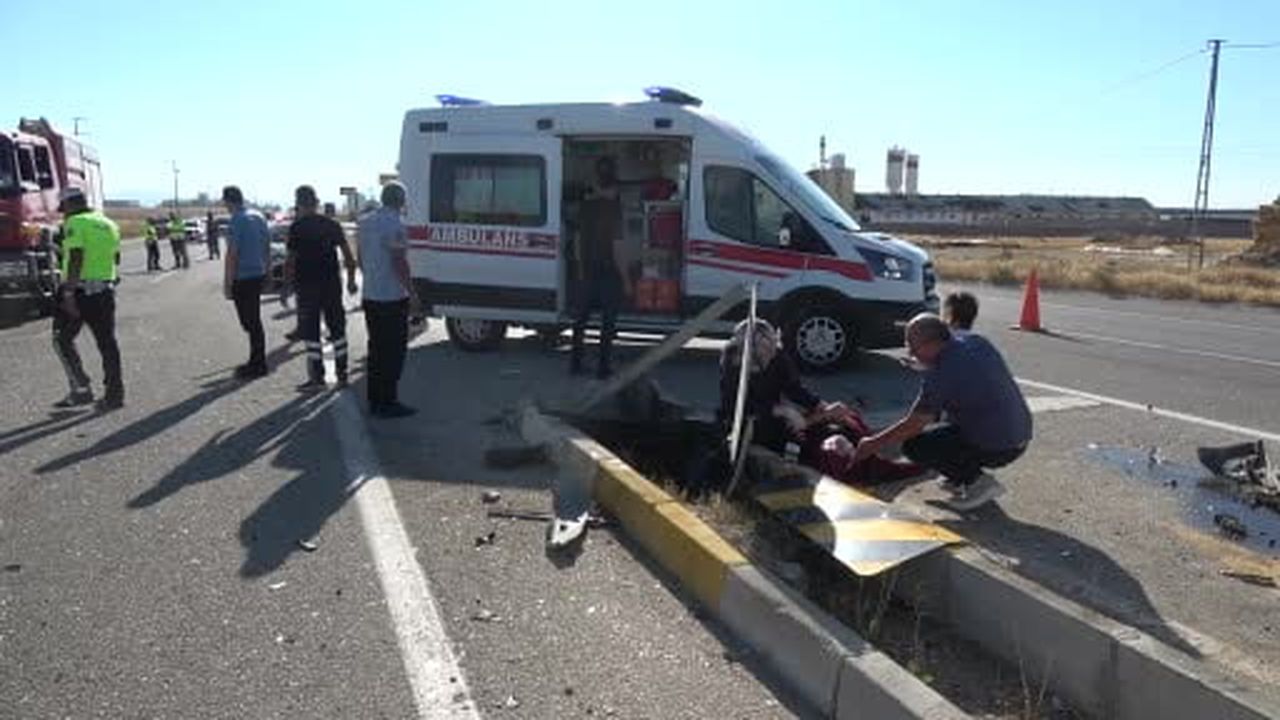 Karaman’da otomobiller çarpıştı: 2’si çocuk 6 yaralı