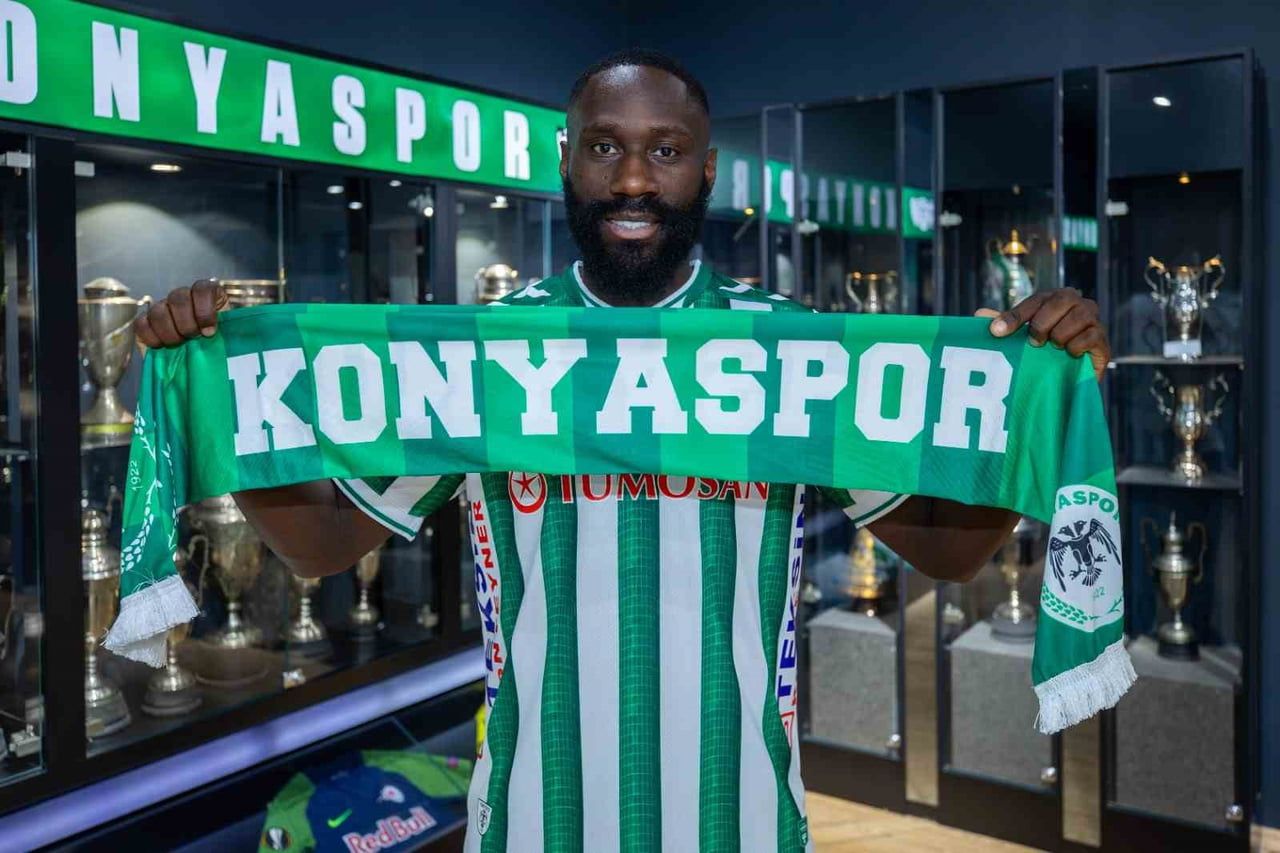 KONYASPOR, DEMOKRATİK KONGOLU MİLLİ FUTBOLCU ARTHUR MASUAKU İLE 2 YILLIK SÖZLEŞME İMZALADI.
