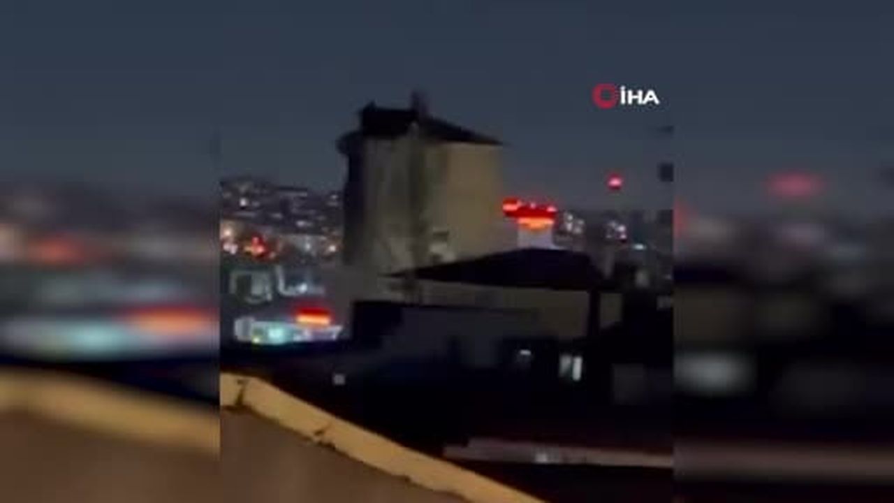 Küçükçekmece'de yıkımı yapılan bina çöktü