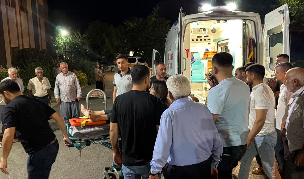 ADIYAMAN’IN KAHTA İLÇESİNDE OTOMOBİLİN ÇARPTIĞI YAYA AĞIR YARALANDI.