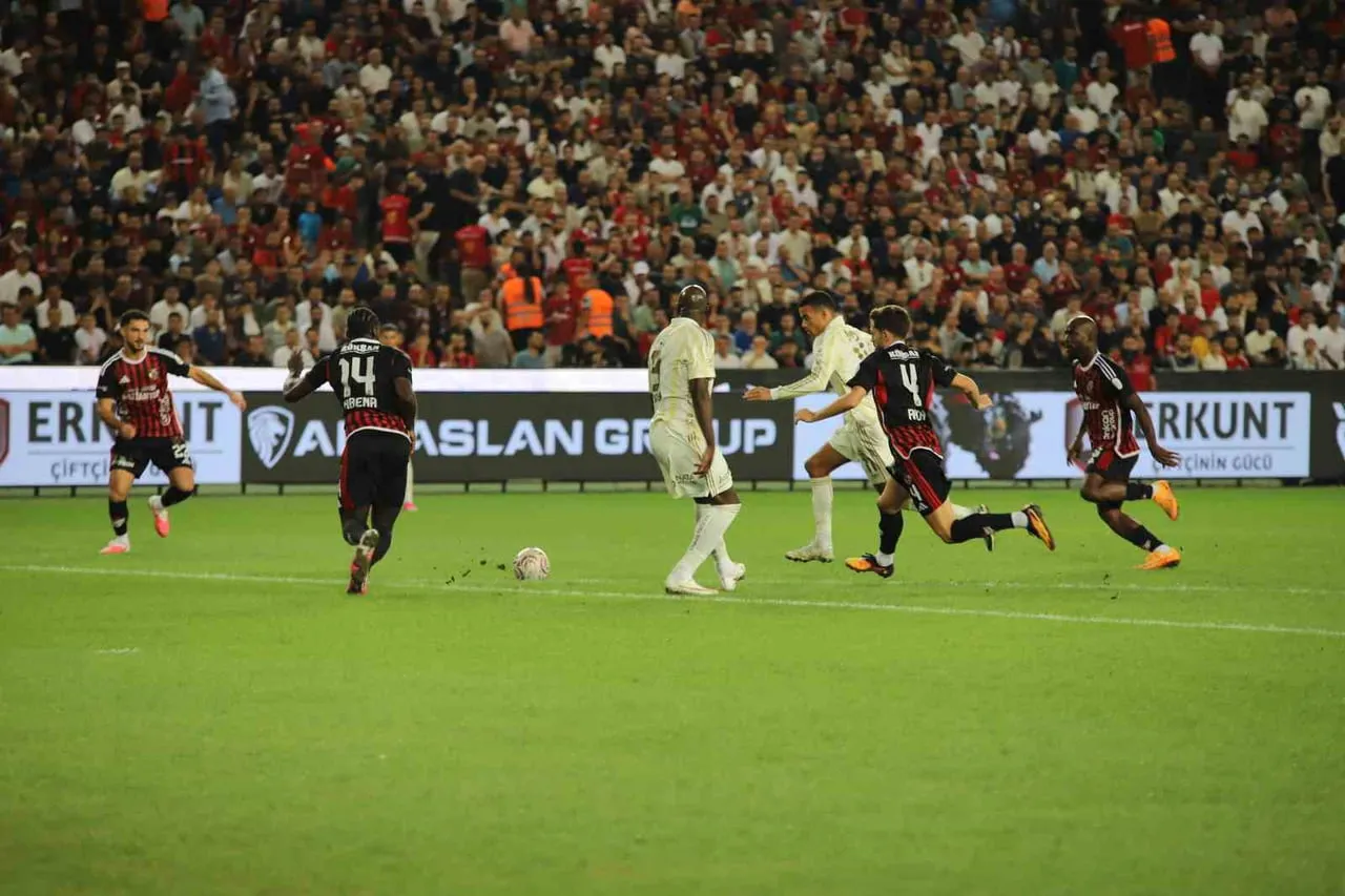 TRENDYOL SÜPER LİG'İN 5. HAFTASINDA FENERBAHÇE, DEPLASMANDA GAZİANTEP FK'YA KONUK OLUYOR....