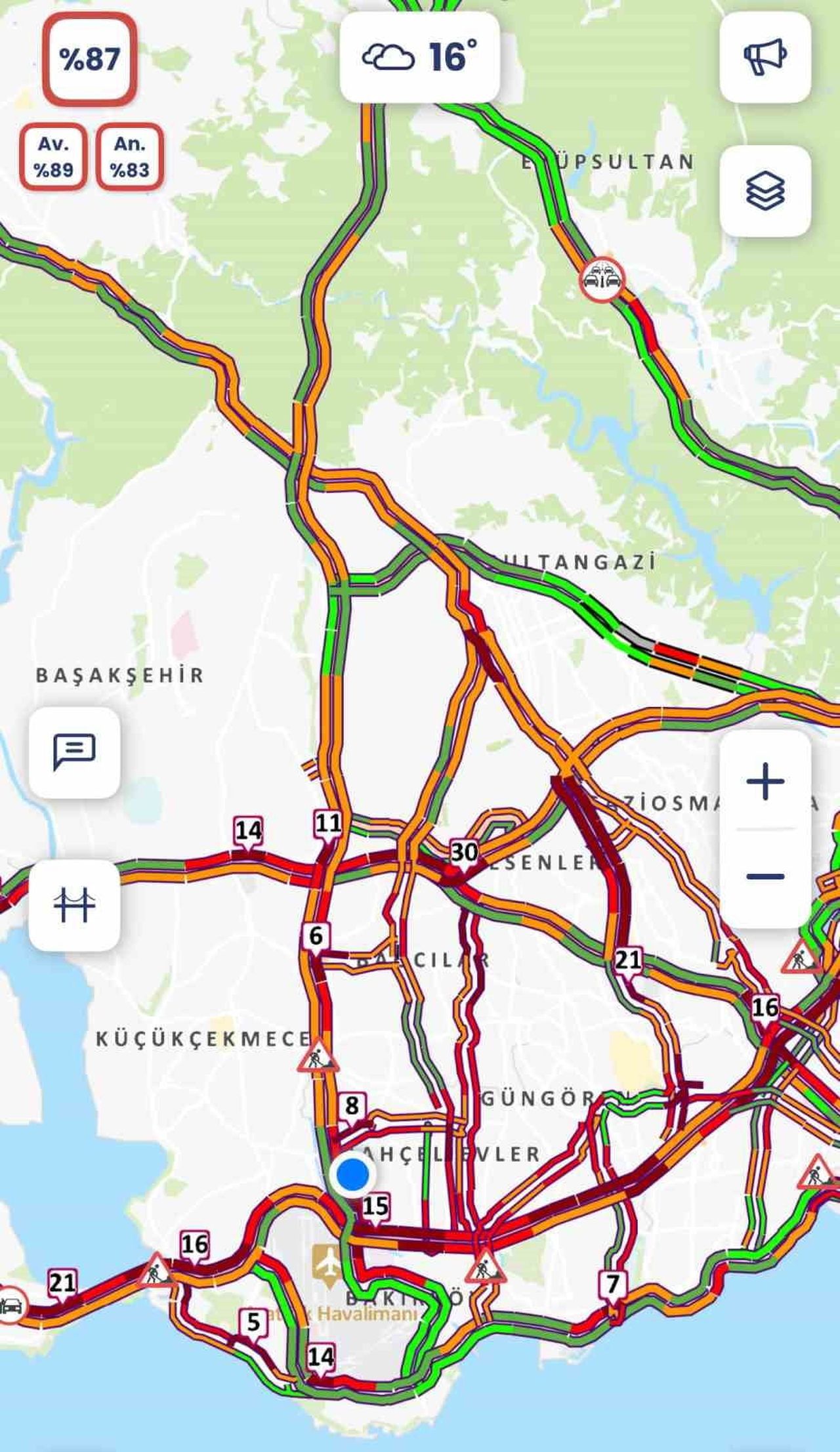 İSTANBUL'DA ETKİLİ OLAN YAĞIŞ NEDENİYLE KENTİN BİRÇOK NOKTASINDA TRAFİK YOĞUNLUĞU OLUŞTU. İBB'NİN...