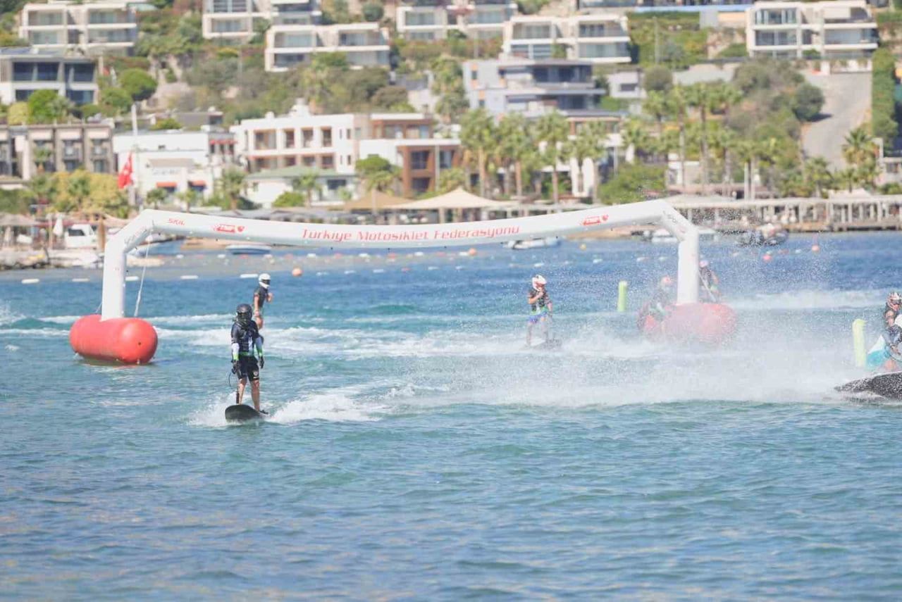 BODRUM’DA DENİZ ÜZERİNDE HIZ VE ADRENALİN YARIŞI