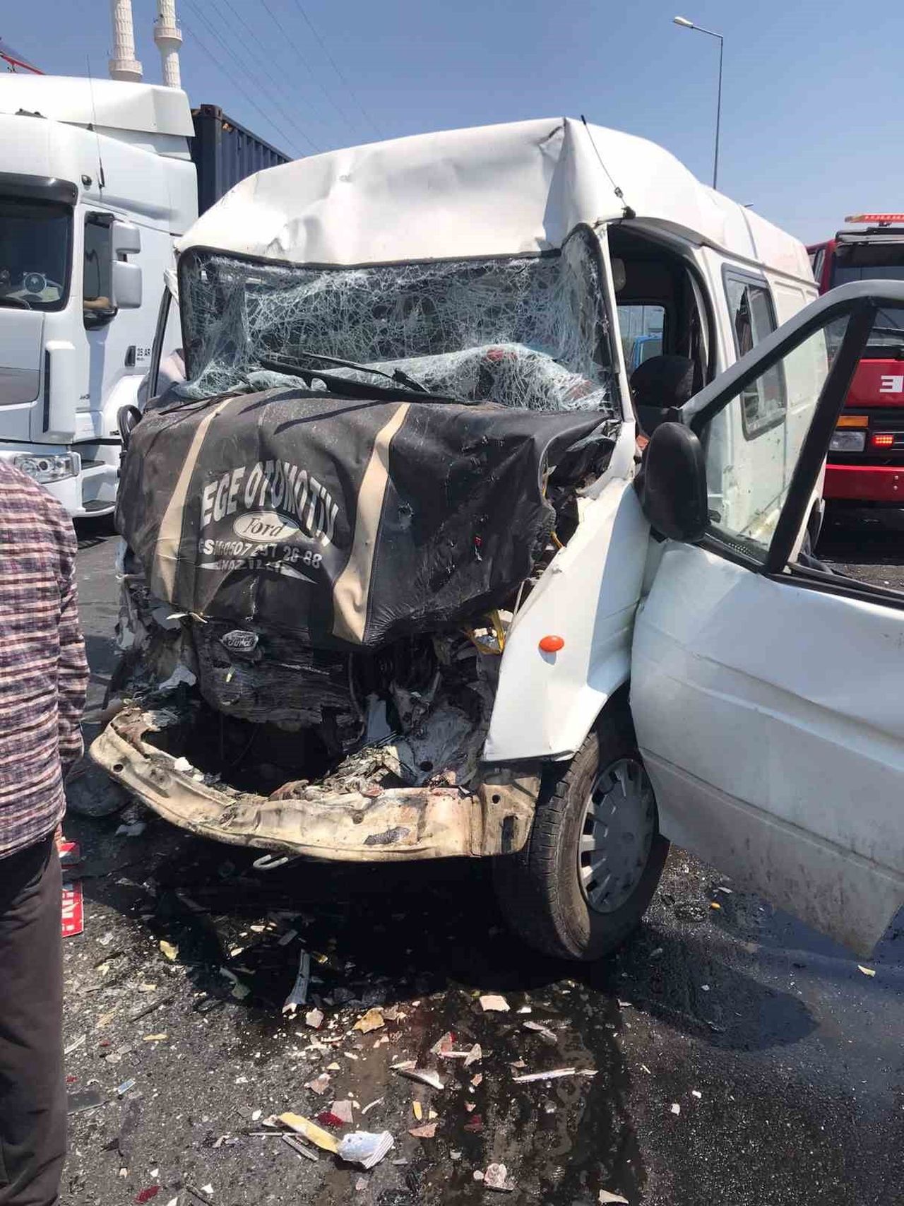 AYDIN'IN BUHARKENT İLÇESİNDE İKİ ARACIN ÇARPIŞMASI SONUCU MEYDANA GELEN KAZADA 1'İ AĞIR 8 KİŞİ...
