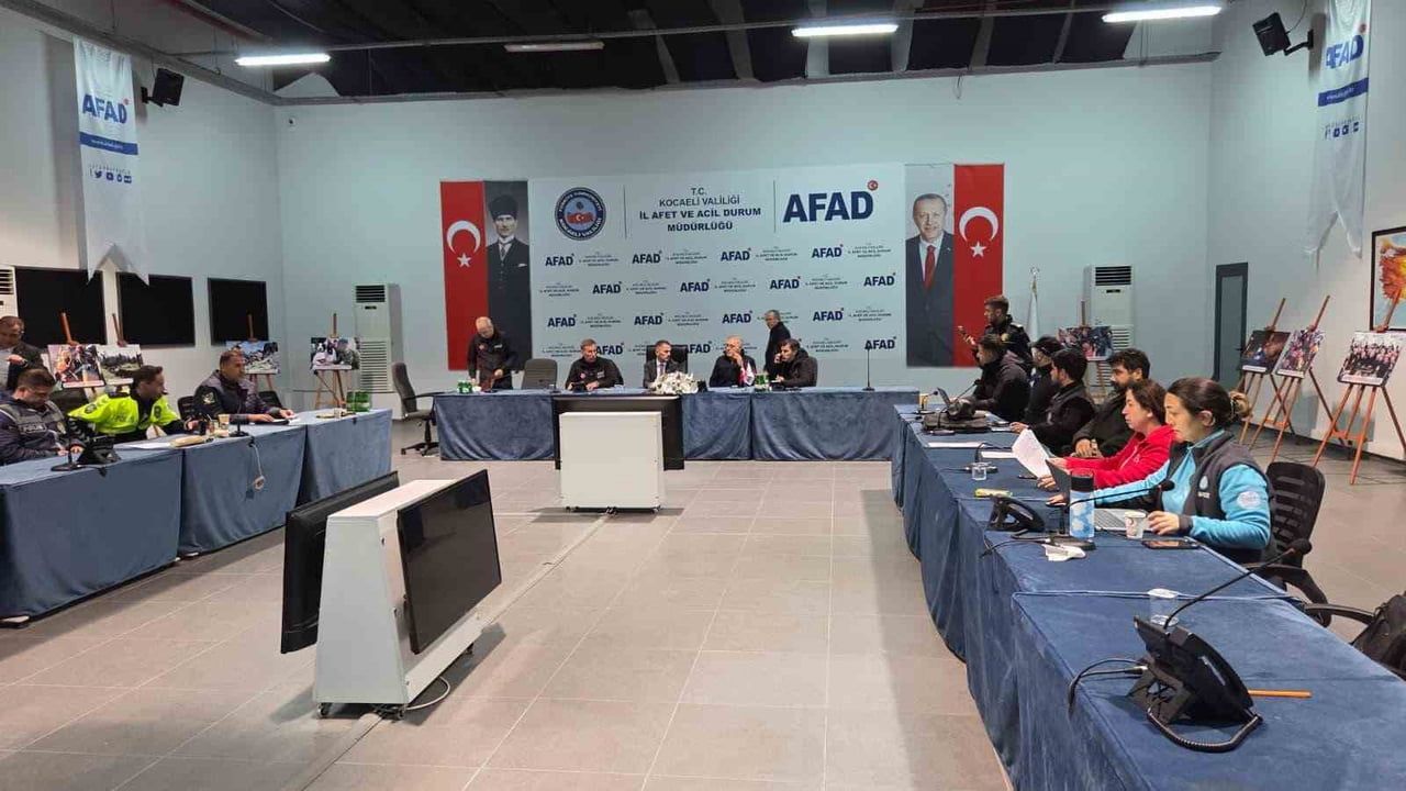 KOCAELİ VALİSİ İLHAMİ AKTAŞ BAŞKANLIĞINDA, KENTTE ETKİLİ OLAN ŞİDDETLİ YAĞIŞLARIN OLUŞTURABİLECEĞİ...