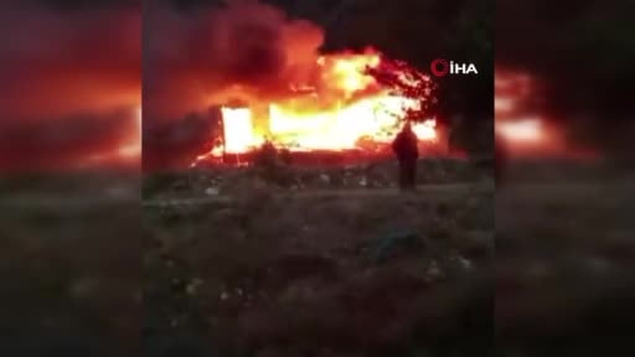 Amasya’da ahşap ev alev alev yandı