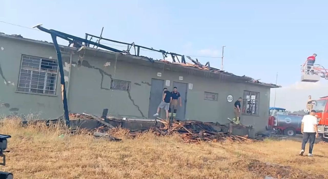 MERİÇ’TE ANIZ YANGINI ORMANA SIÇRADI, 4 HELİKOPTER VE 10 ARAZÖZ SEFERBER OLDU