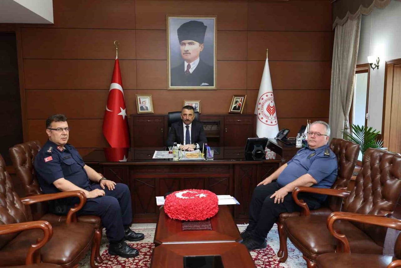 VALİ HACIBEKTAŞOĞLU BAŞKANLIĞINDA ASAYİŞ VE GÜVENLİK TOPLANTISI GERÇEKLEŞTİRİLDİ