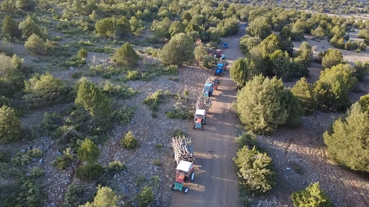 YOZGAT'IN ÇEKEREK İLÇESİNE BAĞLI KURUÇAY KÖYÜNDE YAŞAYAN VATANDAŞLAR, KIŞ MEVSİMİ ÖNCESİNDE...