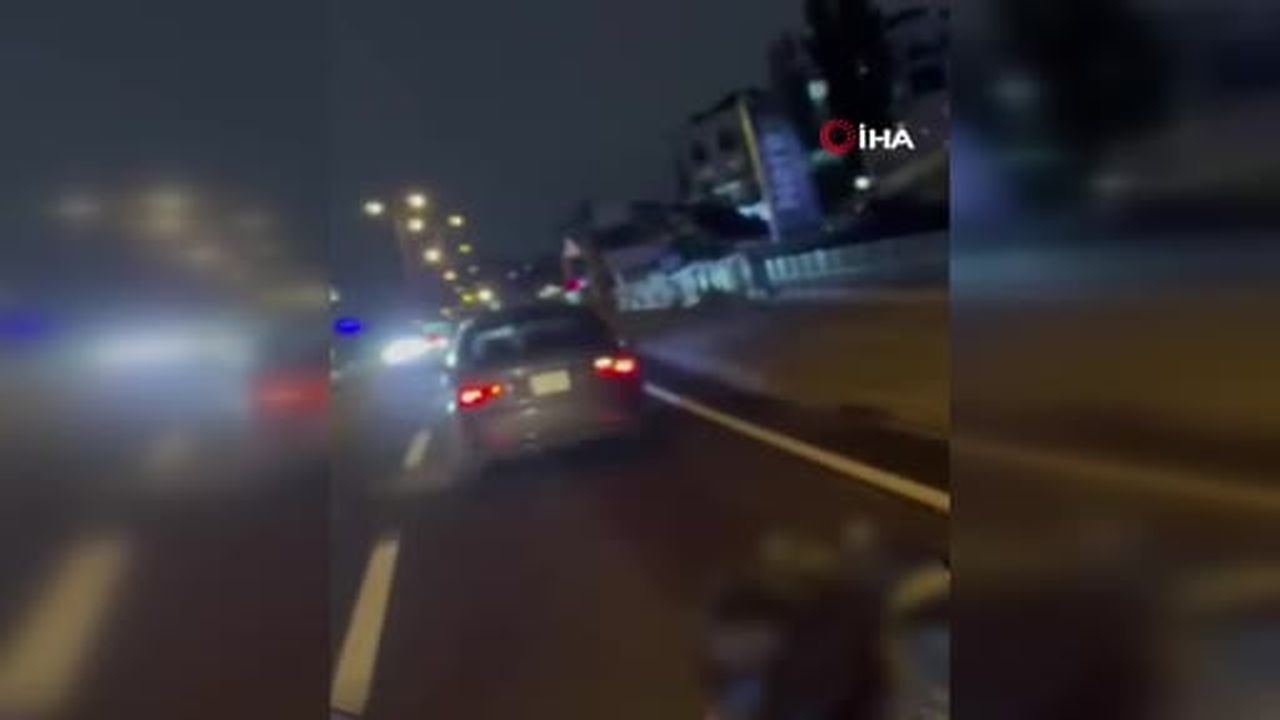 Beylikdüzü'nde drift yapan sürücü park halindeki 3 otomobile çarpıp kaçtı