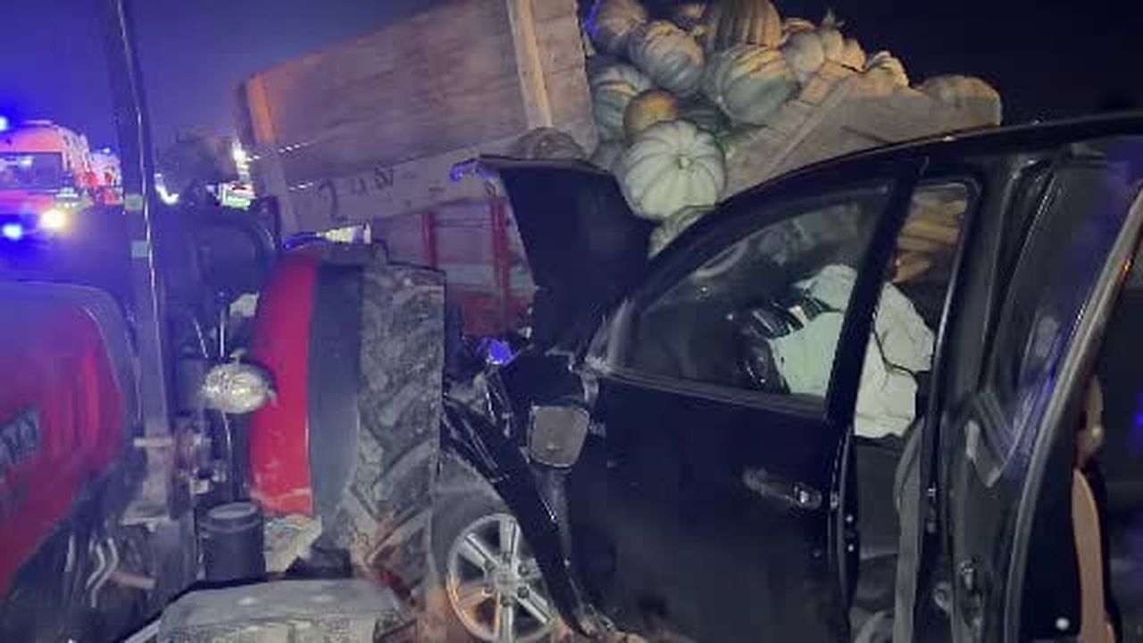 Bolu’da kabak yüklü traktörle pikap çarpıştı: 4 yaralı