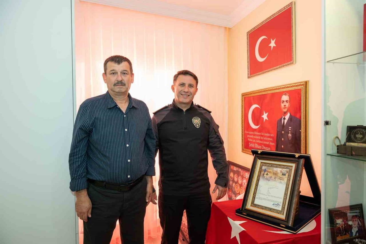 BİLECİK İL EMNİYET MÜDÜRÜ ERDEM ÇAĞLAR (SAĞDA), İLHAN ONGAN'IN AİLESİ İLE BİR ARAYA...