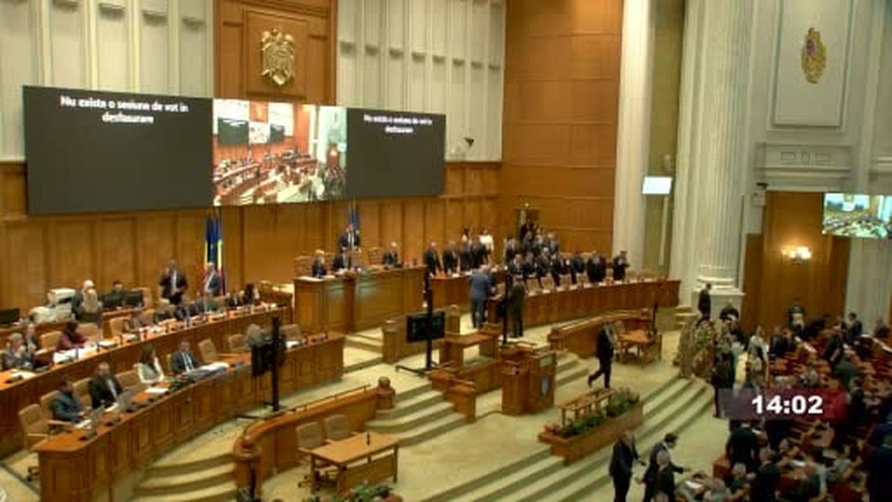 Yaklaşık altı aydır süren siyasi kriz nedeniyle hükümet kurulamayan Romanya’da parlamento, Luca...