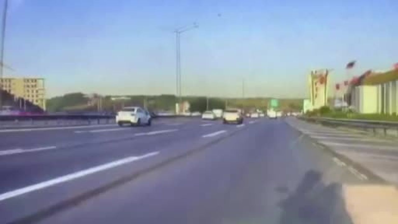Gaziosmanpaşa kaza anı kamerada: 1 yaralı