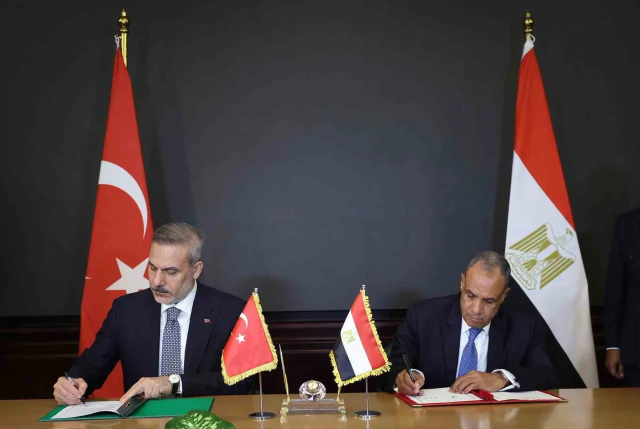 DIŞİŞLERİ BAKANI HAKAN FİDAN, MISIR İLE ÇEŞİTLİ ALANLARDA İŞ BİRLİĞİNE İLİŞKİN ÜÇ BELGE...