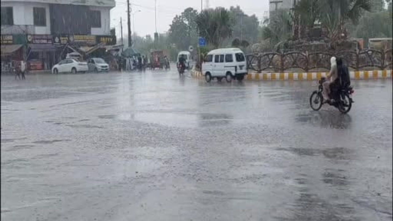 Pakistan’da geçtiğimiz aydan bu yana devam eden muson yağmurlarının yol açtığı sel ve toprak...