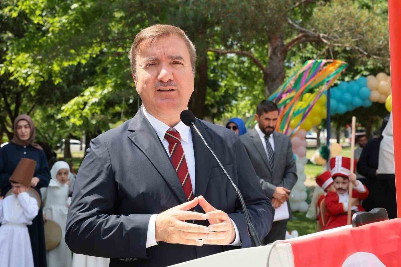 ERZİNCAN VALİSİ HAMZA AYDOĞDU, MEVLİD KANDİLİ DOLAYISIYLA YAYIMLADIĞI MESAJINDA, KANDİL GECESİNİN...