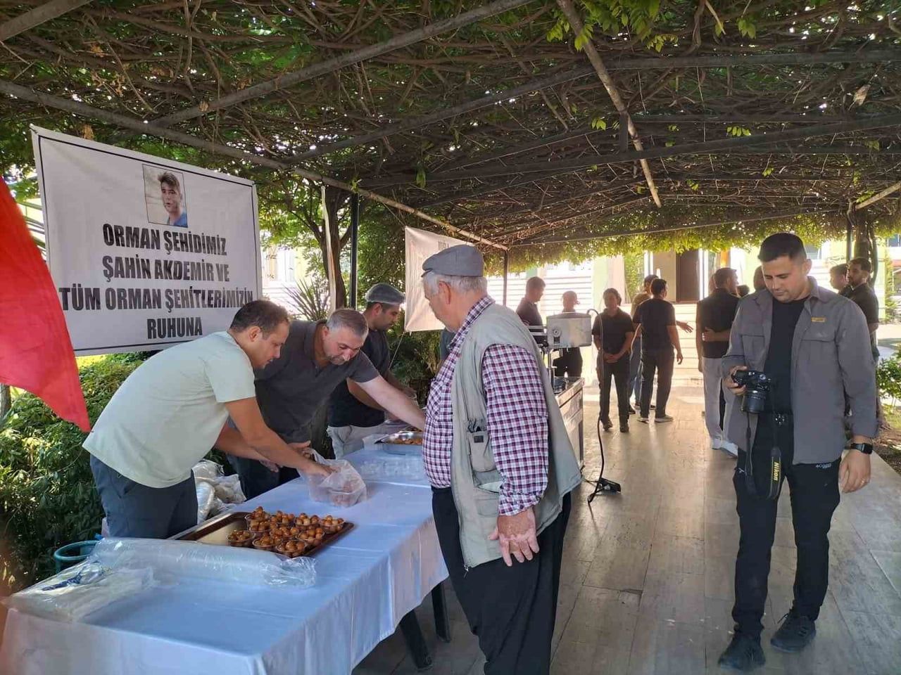KÖYCEĞİZ’DE ORMAN ŞEHİDİ AKDEMİR, LOKMA HAYRI İLE ANILDI