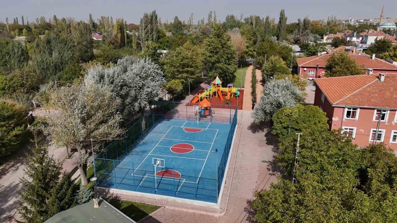 VATANDAŞLARIN DAHA KALİTELİ, YEŞİL VE KONFORLU SOSYAL ALANLARDA VAKİT GEÇİREBİLMESİ AMACIYLA...