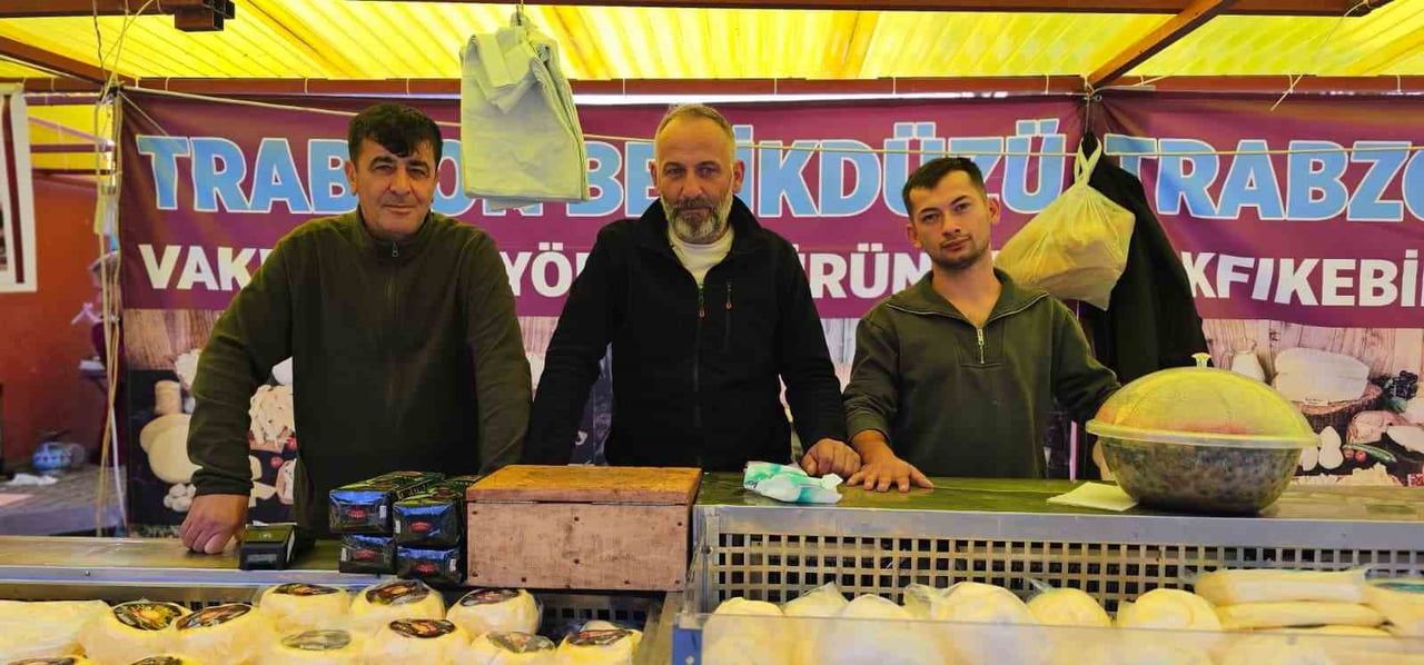 VATANDAŞLARIN İLGİ GÖSTERDİĞİ PAZARDA ESNAF, SATIŞLARDAN MEMNUN OLDUKLARINI İFADE ETTİ.