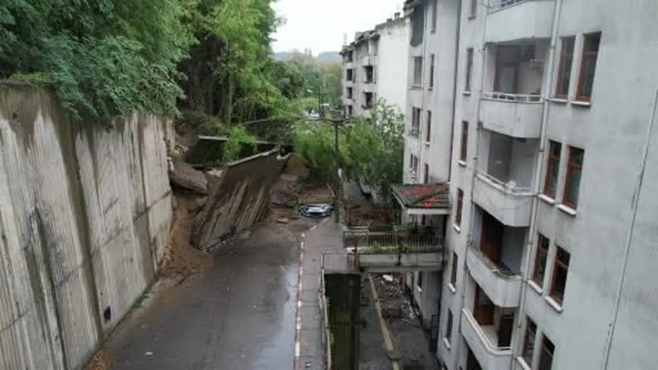 Zonguldak'ta heyelanın boyutu gün ağarınca ortaya çıktı: 49 daire tahliye edildi