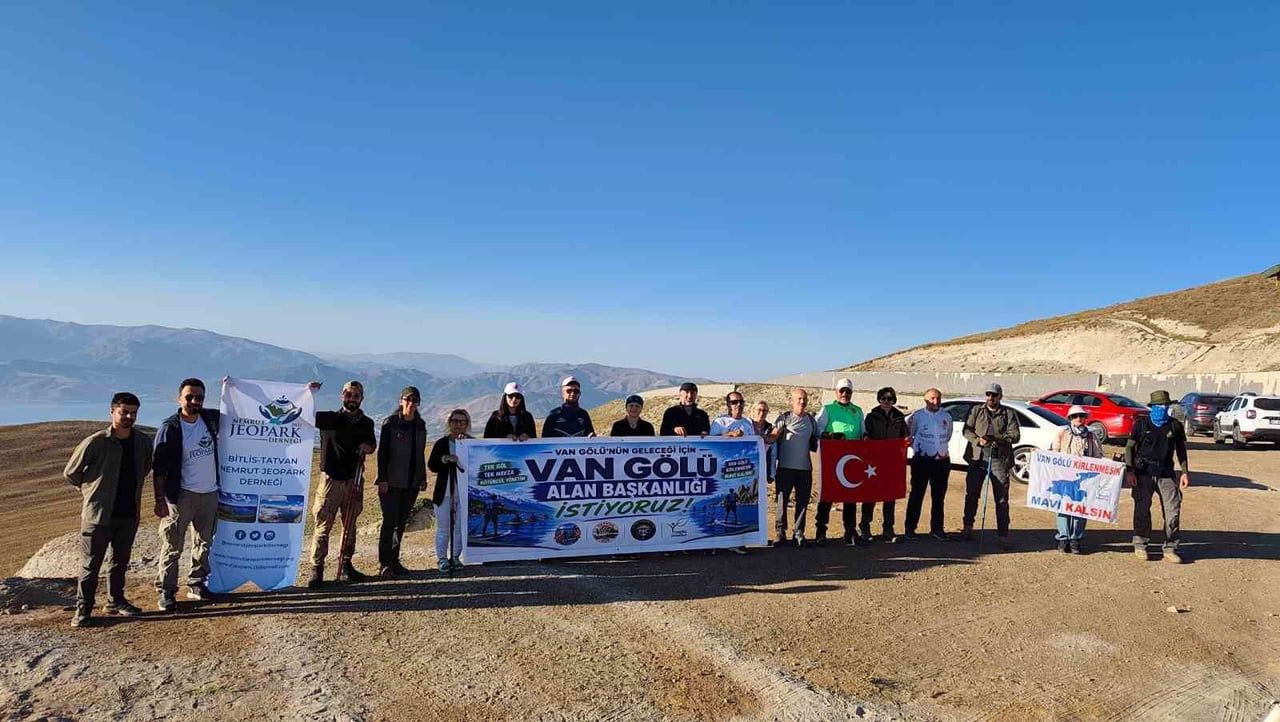 BİTLİS’İN TATVAN İLÇESİNDE BİR ARAYA GELEN DOĞASEVERLER VE AKTİVİSTLER, NEMRUT KALDERASI MİLLİ...