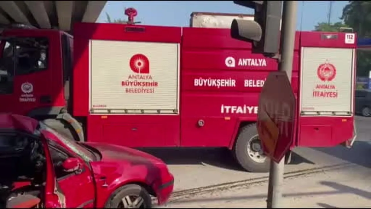 Aksu’da otomobil ile tır çarpıştı
