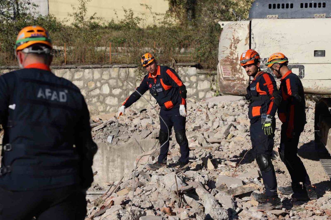 KASTAMONU’DA ARAMA VE KURTARMA EKİPLERİNİN AFETLERE MÜDAHALE KAPASİTESİNİ TEST ETMEK AMACIYLA...
