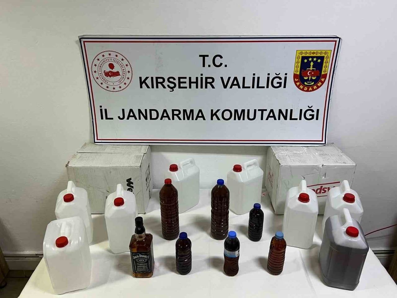 KIRŞEHİR’DE JANDARMA EKİPLERİNCE DÜZENLENEN OPERASYONDA 35 LİTRE KAÇAK ETİL ALKOL İLE 15 LİTRE EL...