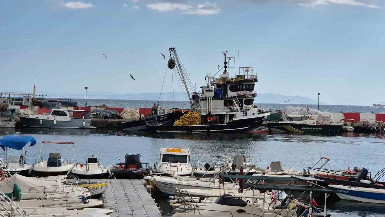 MARMARA DENİZİ’NDE ETKİLİ OLAN POYRAZ, TEKİRDAĞ’DA DENİZ ULAŞIMINI OLUMSUZ ETKİLERKEN, ÇOK SAYIDA...