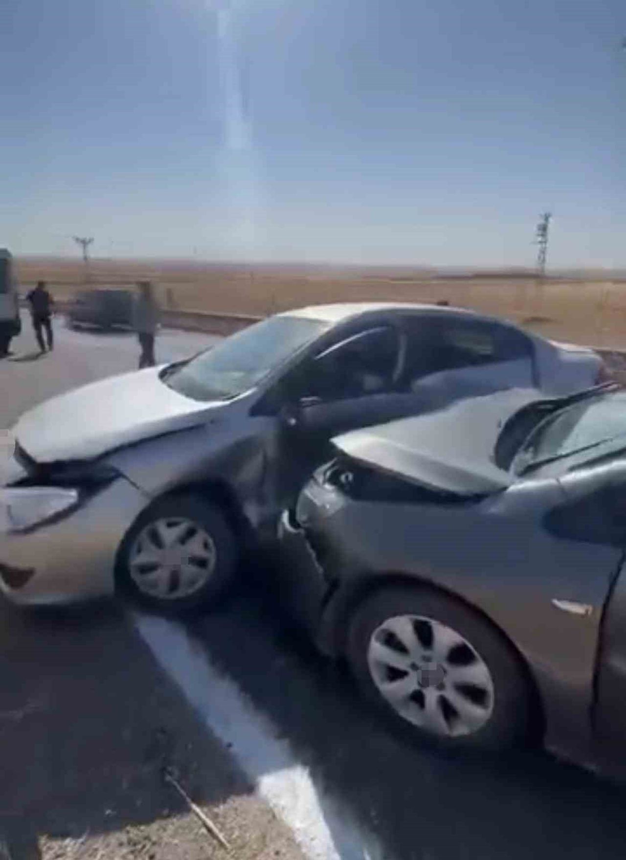 DİYARBAKIR'IN SİLVAN İLÇESİNDE İKİ OTOMOBİLİN ÇARPIŞTIĞI KAZADA 2 KİŞİ YARALANDI.