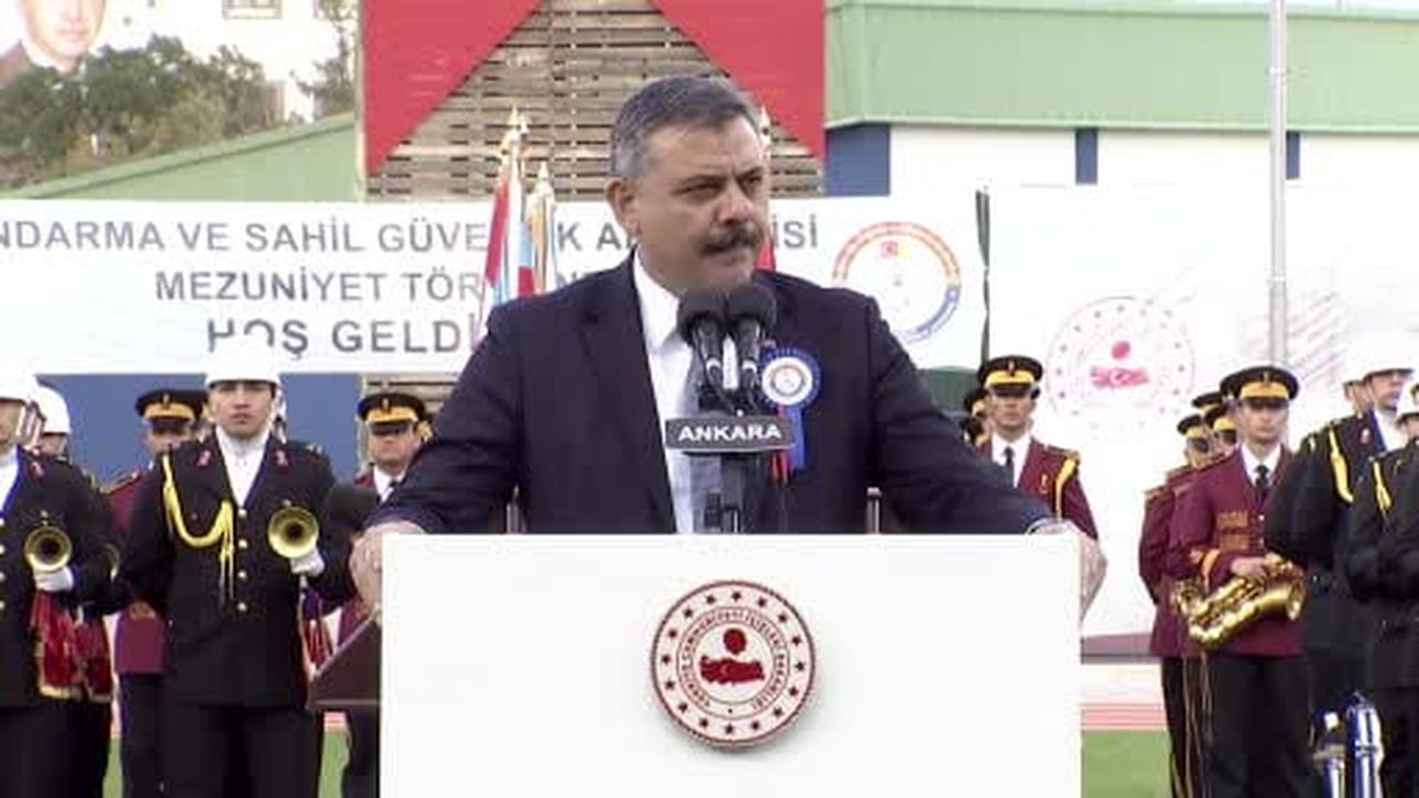 Bakan Çiftçi: "Toplamda 5 bin 915 genç kardeşimizi Jandarma ve Sahil Güvenlik teşkilatlarımıza...