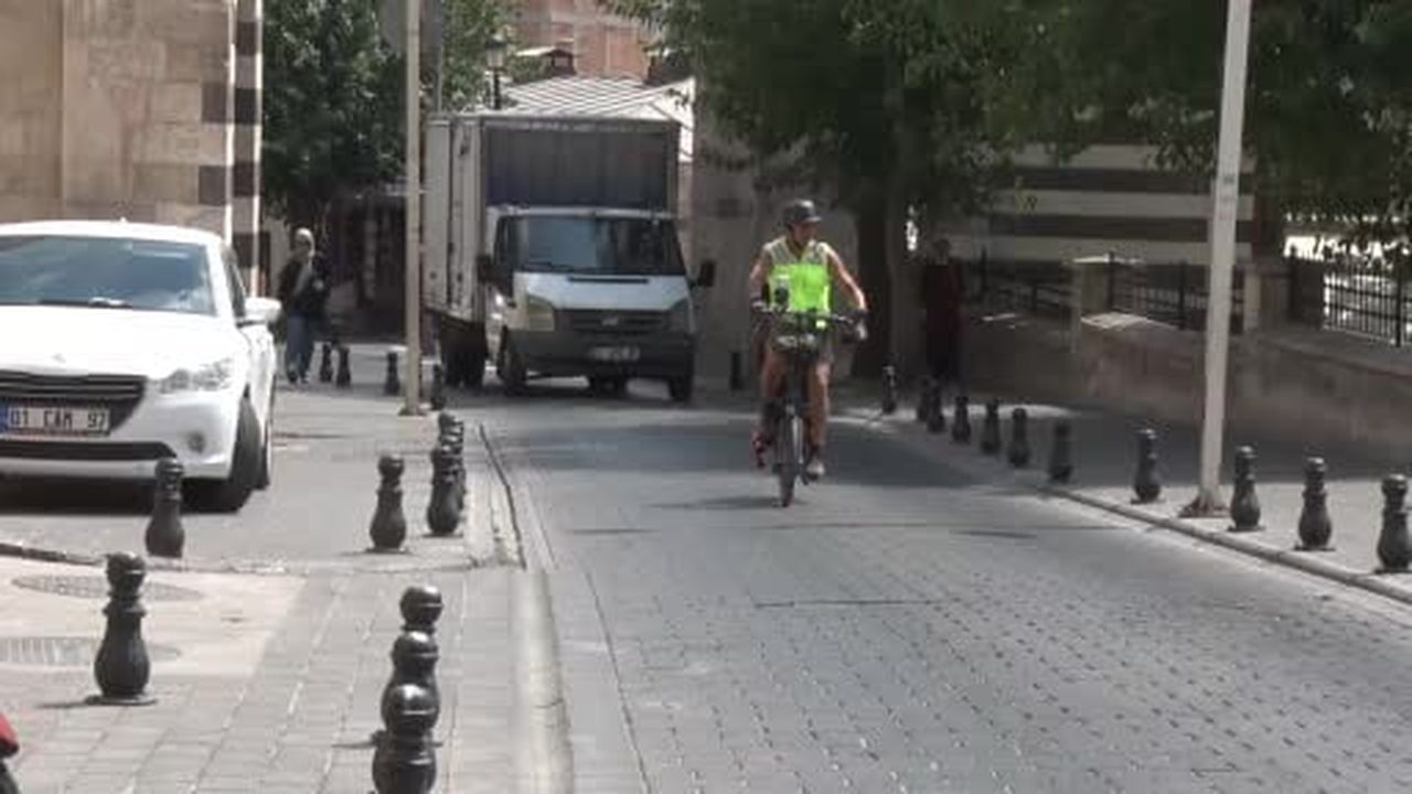 İş yerini kapatan gezgin, bisikletiyle Türkiye'yi turluyor