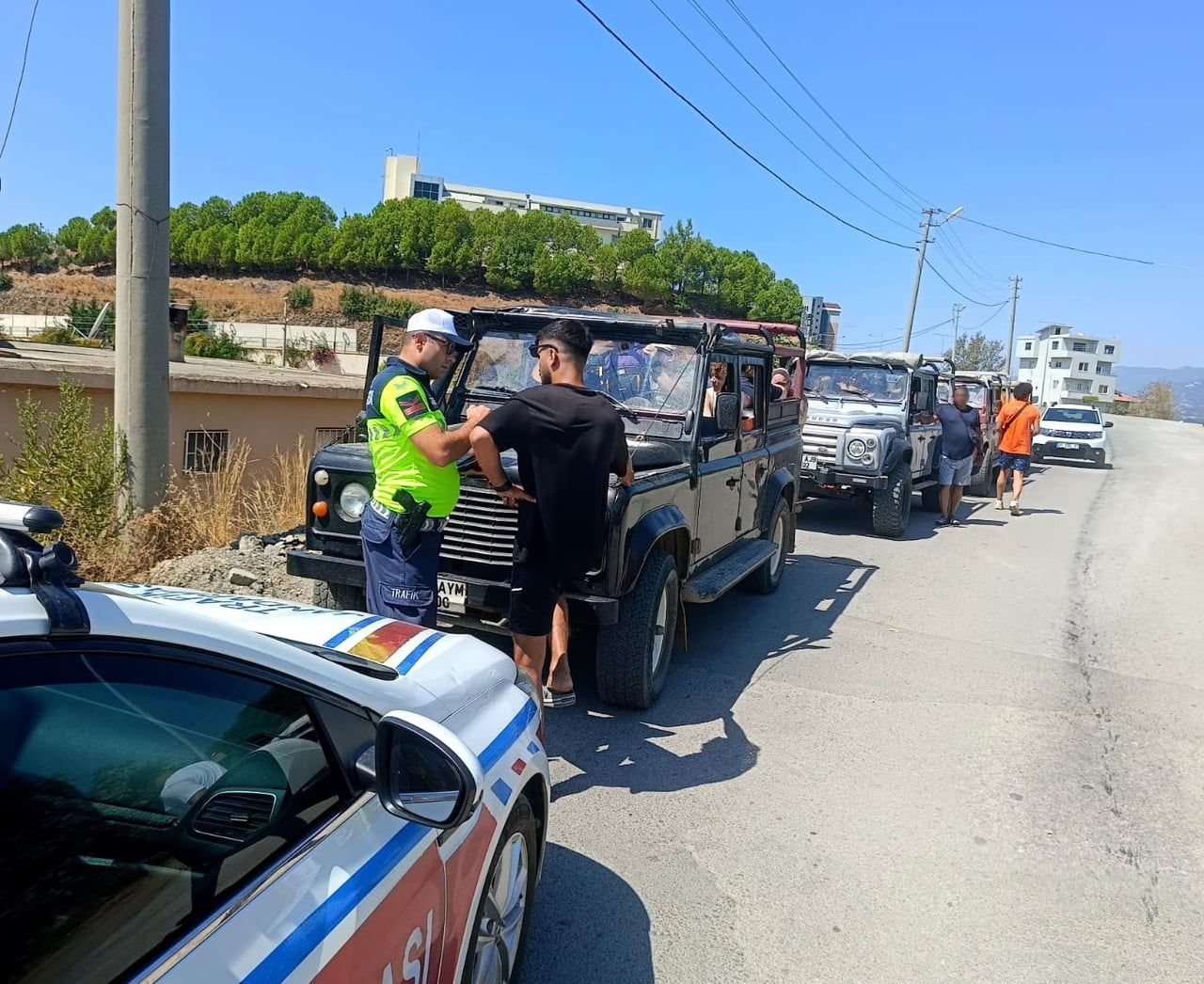 ALANYA İLÇESİNDE SAFARİ ARAÇLARINA YÖNELİK DENETİMLERDE, KURALLARA UYMADIĞI TESPİT EDİLEN 5 ARACA...