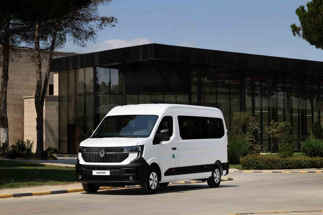 YENİLENEN RENAULT MASTER MİNİBÜS VE MASTER KAMYONET’İN YENİ AÇIK KASA SEÇENEĞİ KULLANICILARLA...