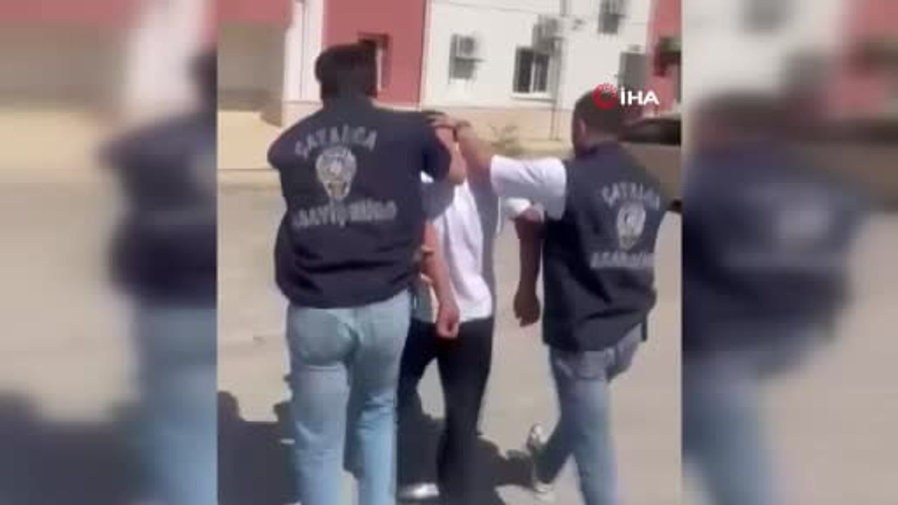 Kendisini komiser olarak tanıtıp altın ve dövizleri almaya geldi, suçüstü yakalandı