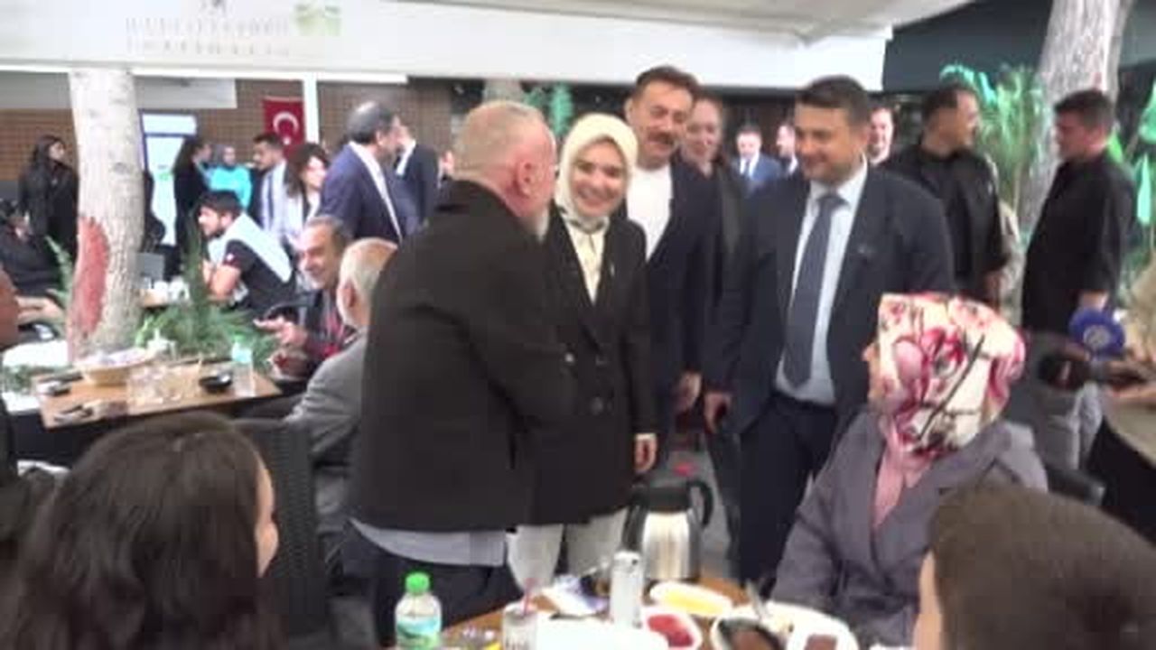 Aile ve Sosyal Hizmetler Bakanı Göktaş, "Türkiye Yüzyılı Buluşmaları" kapsamında esnaf ve...