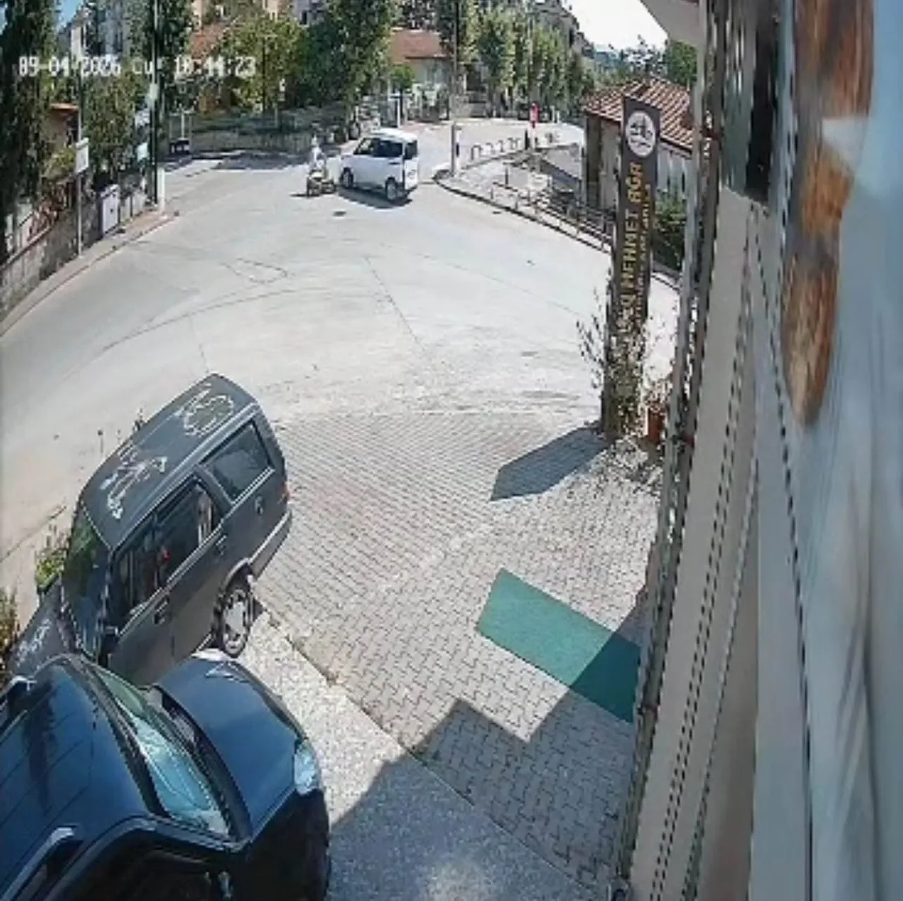 KARABÜK’ÜN SAFRANBOLU İLÇESİNDE HAFİF TİCARİ ARAÇ İLE MOTOSİKLETİN ÇARPIŞTIĞI KAZA, GÜVENLİK...
