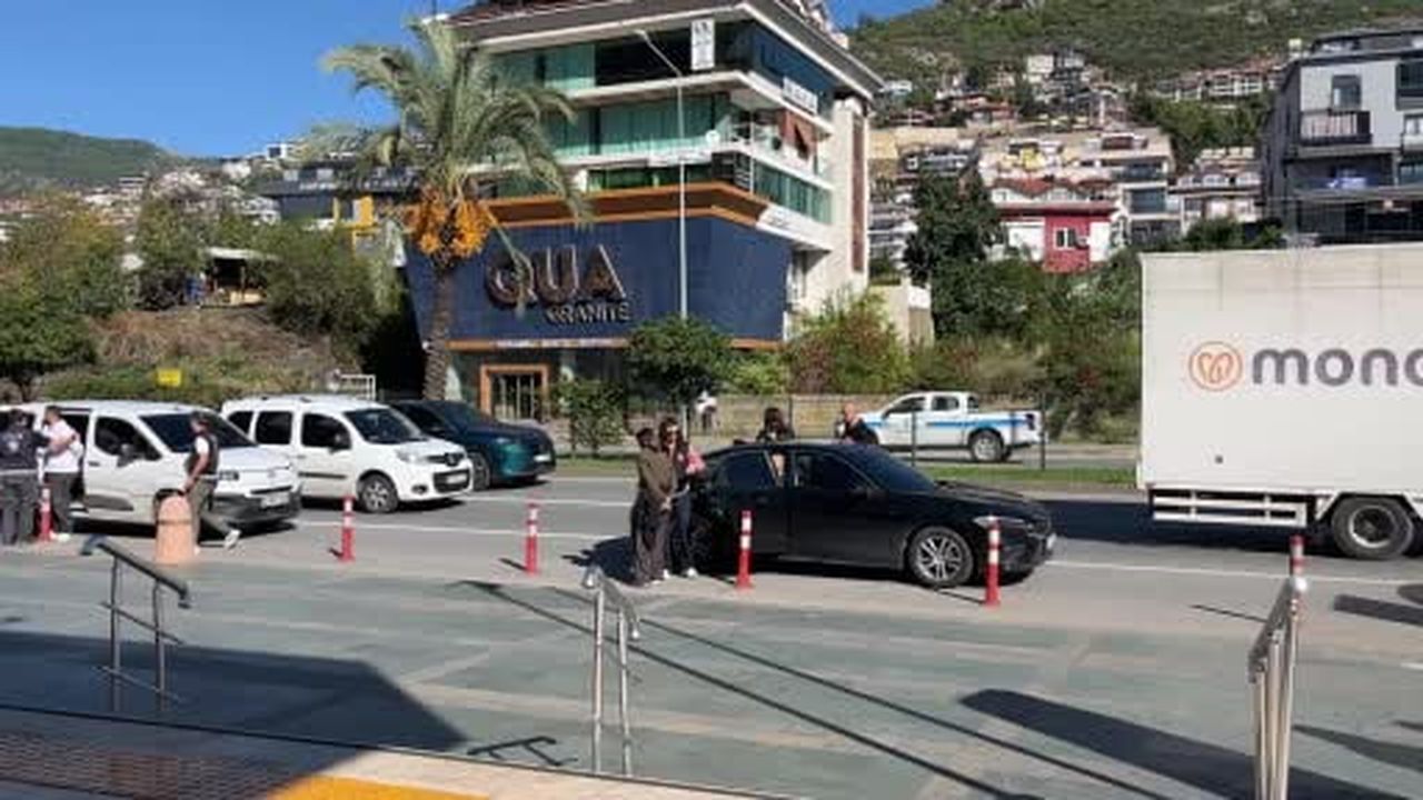 Antalya'da tefecilik ve şantaj operasyonunda 6 tutuklama