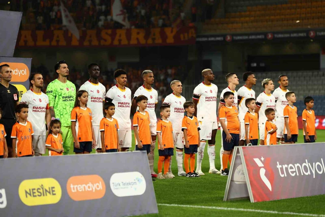 SARI-KIRMIZILILAR MÜCADELEYE; UĞURCAN ÇAKIR, ROLAND SALLAİ, DAVİNSON SANCHEZ, MARİO LEMİNA, ISMAİL...