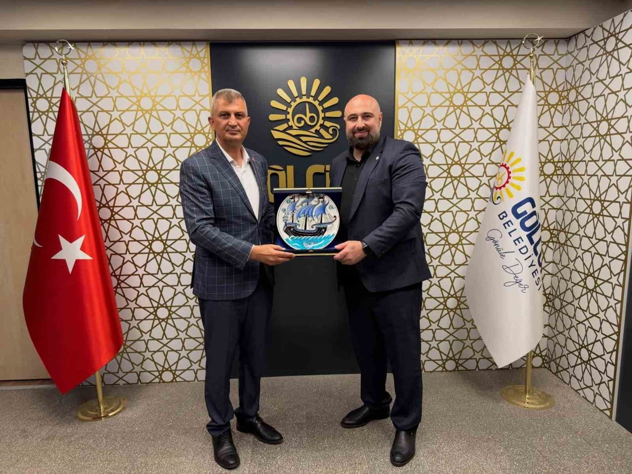 GÖLCÜK, GÜRCİSTAN'IN KUTAİSİ ŞEHRİNDEN GELEN YEREL YÖNETİCİLERİ AĞIRLADI. İKİ KENT ARASINDAKİ...