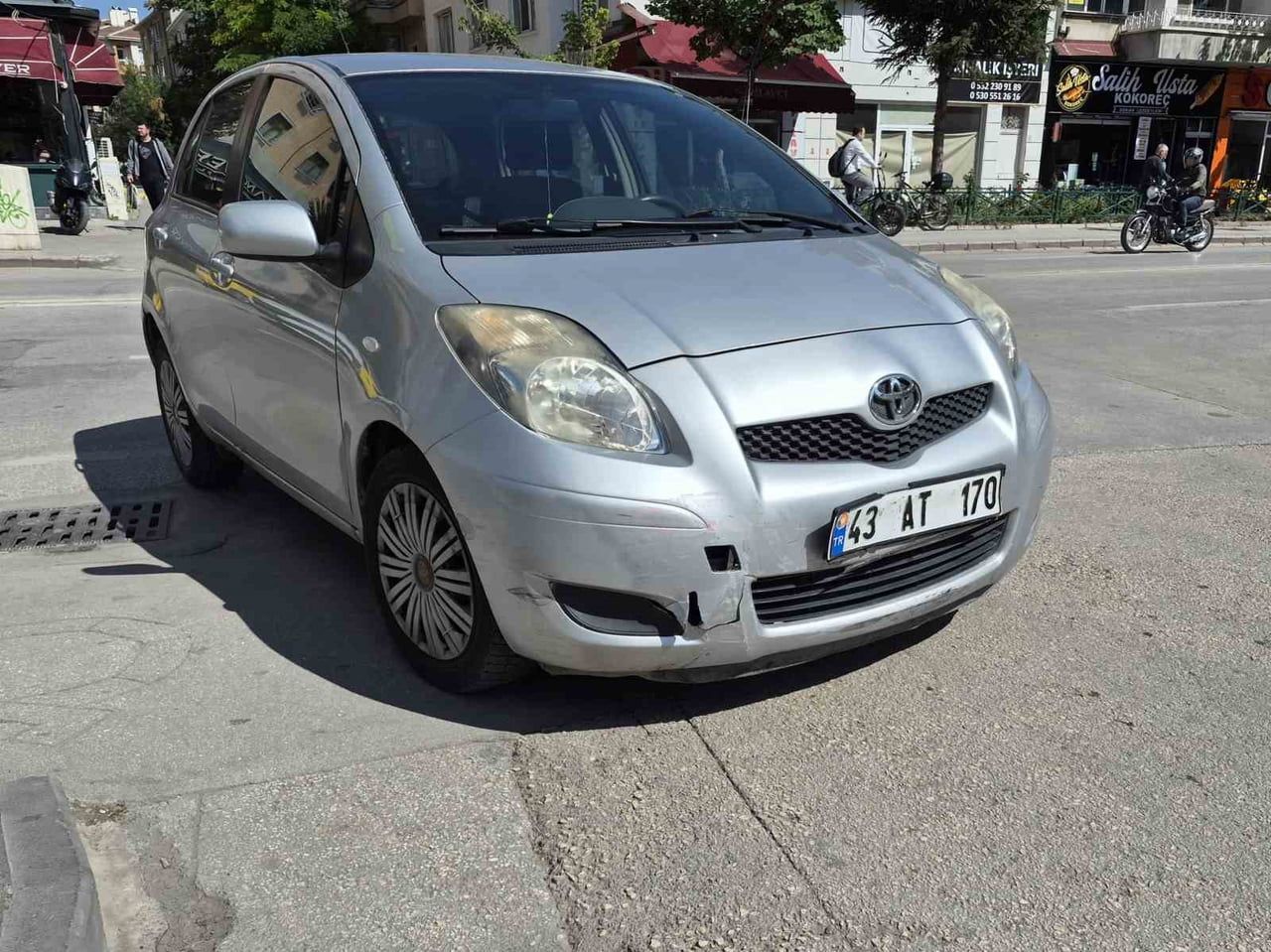 ESKİŞEHİR’DE MEYDANA GELEN TRAFİK KAZASINDA OTOMOBİL İLE ÇARPIŞAN MOTOSİKLETİN SÜRÜCÜSÜ...
