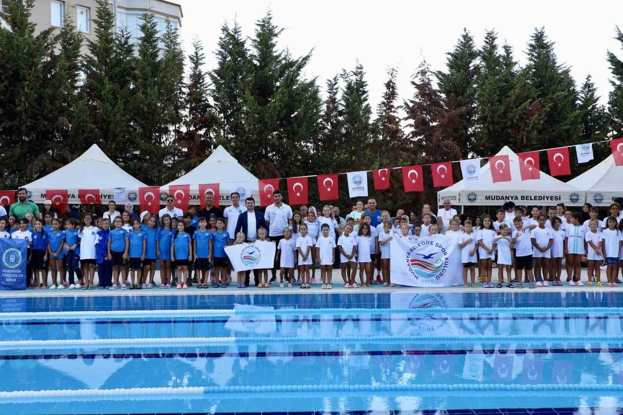 MUDANYA’NIN DÜŞMAN İŞGALİNDEN KURTULUŞUNUN YIL DÖNÜMÜ OLAN 12 EYLÜL DOLAYISIYLA, GENÇ YÜZÜCÜLERİN...