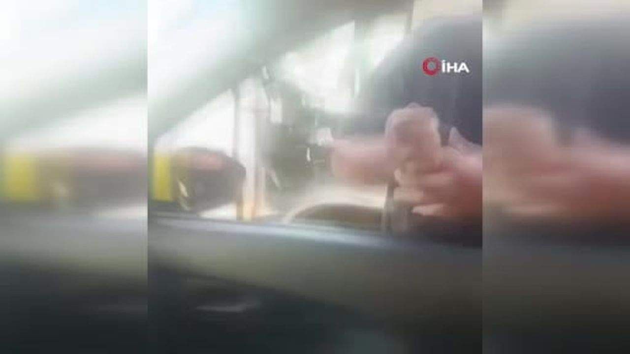 Esenyurt’ta trafikte tartıştığı sürücüye saldırgan davranışlarda bulunan şahıs...