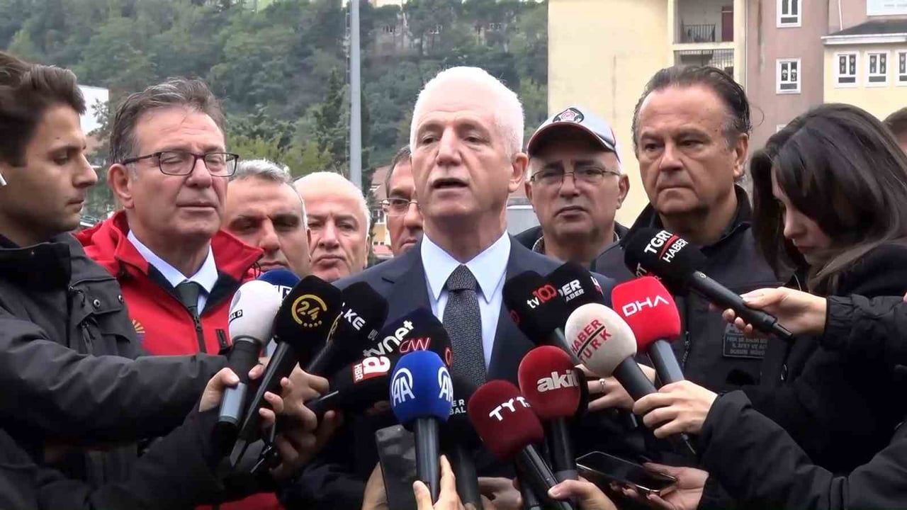İSTANBUL VALİSİ DAVUT GÜL, SEL FELAKETİNİN ARDINDAN AYAZAĞA'DA DEVAM EDEN ÇALIŞMALARI YERİNDE...