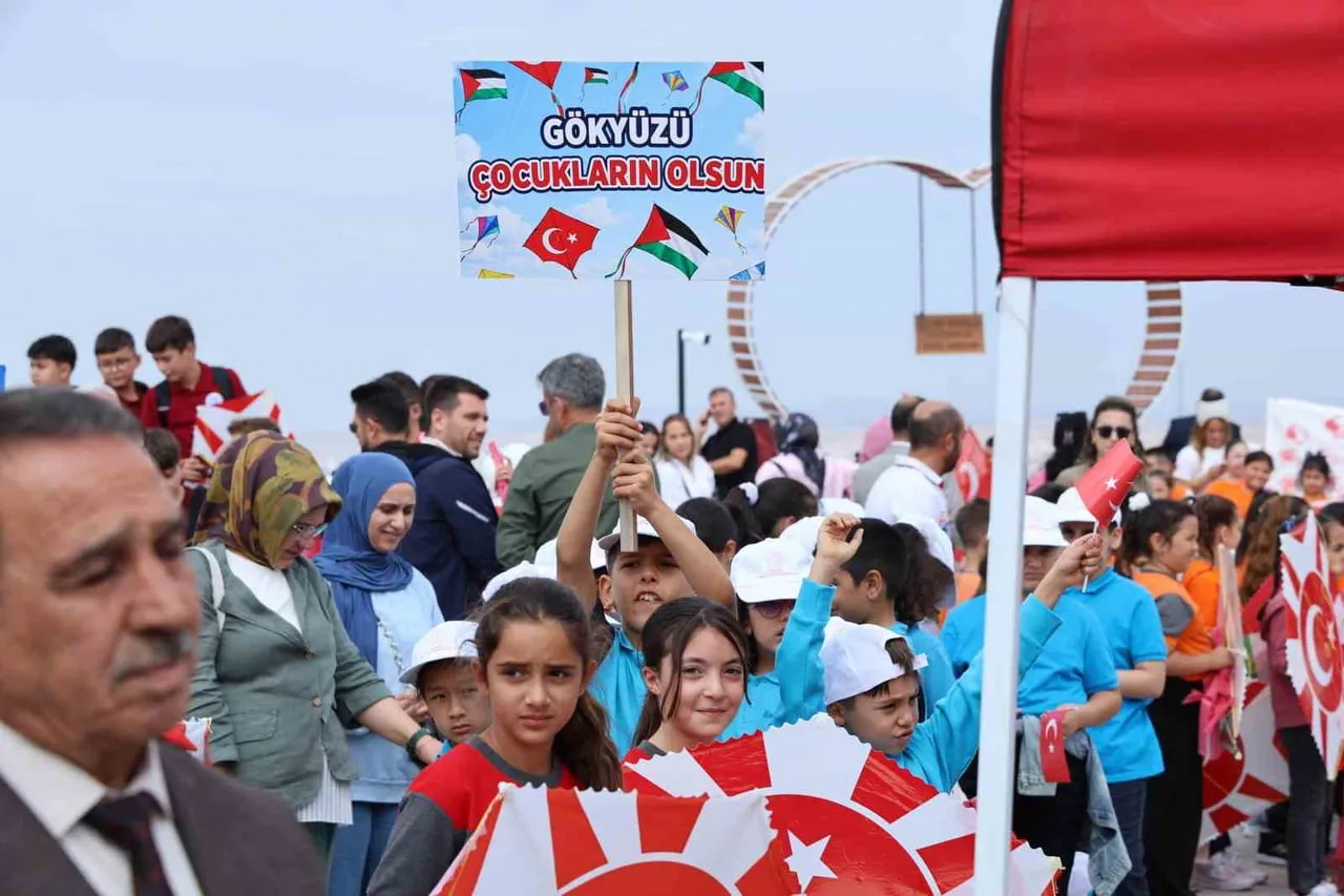 AKSARAY’DA "UÇURTMALAR VURULMASIN, GÖKYÜZÜ ÇOCUKLARA KALSIN" ETKİNLİĞİ YAPILDI